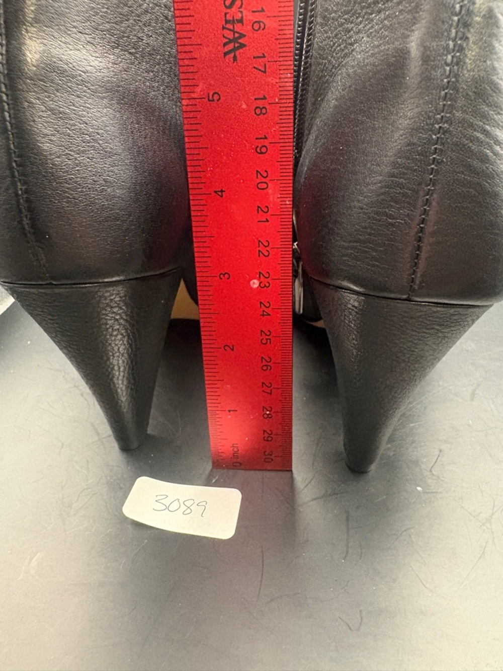 Vince camuto ADRIELA black leather booties - NIB/NWOT - size 10 - Picture 3 of 9